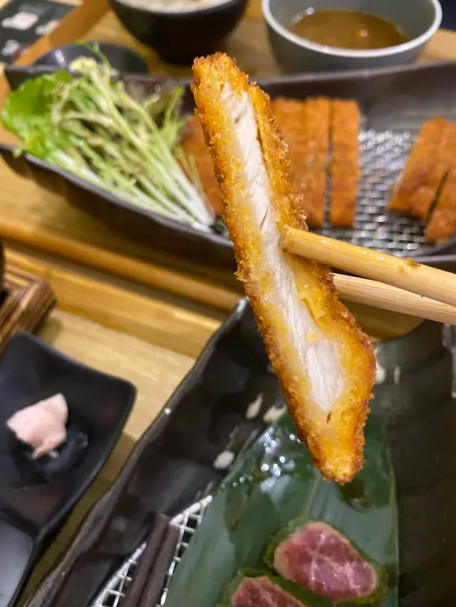 日式咖喱吉列豬扒配白飯