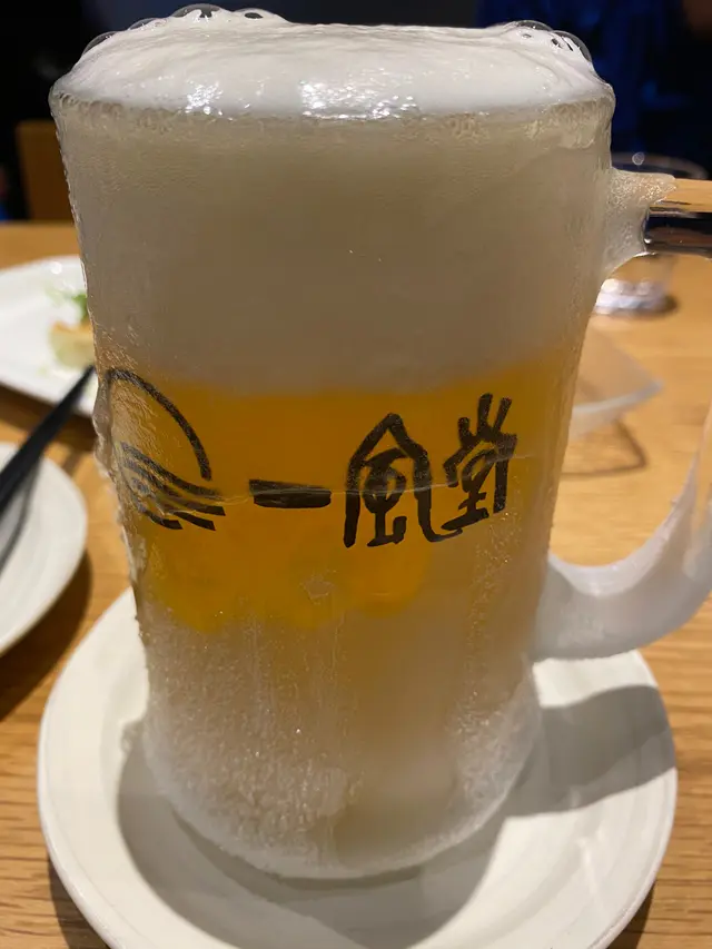 冰杯盛啤酒，非常之貼心