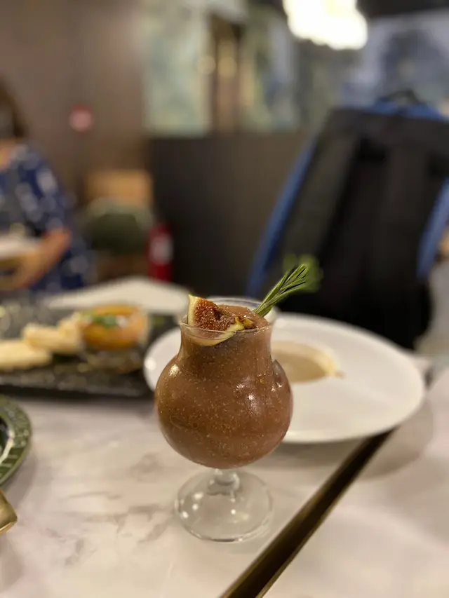 茉莉很清楚收兵好過嫁人