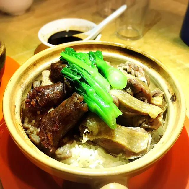 油鴨牛肉煲仔飯