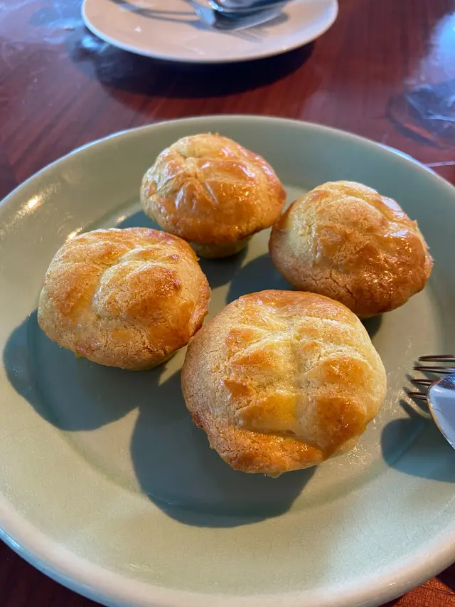 焗黑芝麻湯圓酥皮批