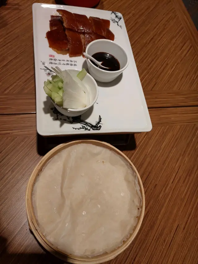 北京填鴨配春卷皮