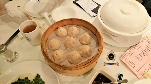 一口小籠包 (八隻)