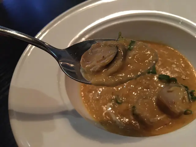 油酥餅配紅咖喱蟹肉醬