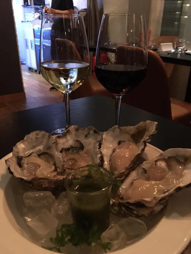 南非生蠔及紅白酒