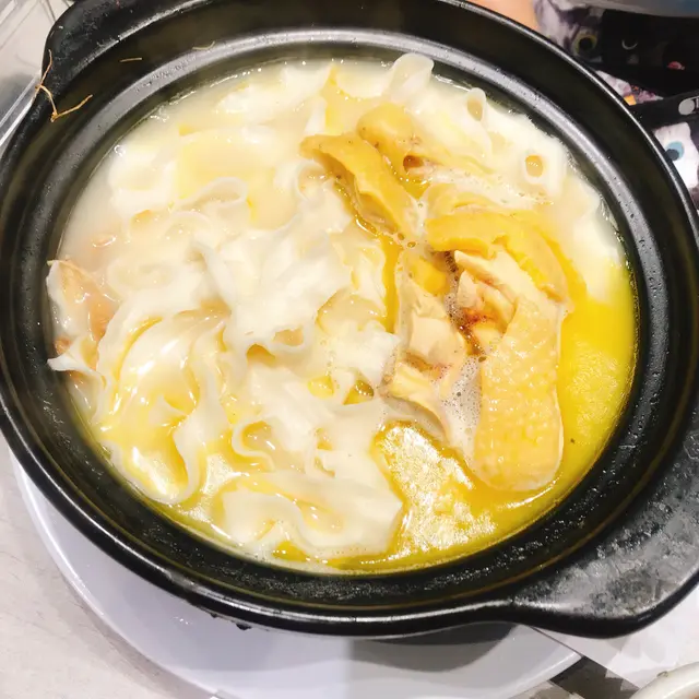 砂鍋人蔘雞刀削麵