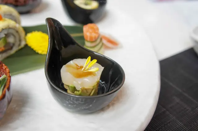 帶子牛油果他他配柚子沙律汁