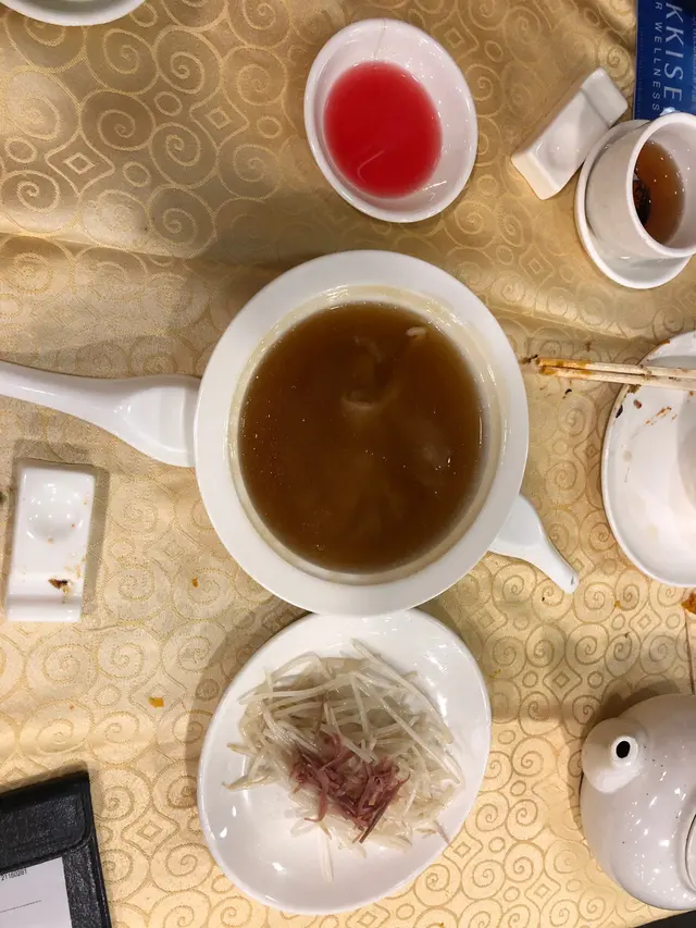 想食石油氣味硬魚翅同罐頭雲吞湯者合適
