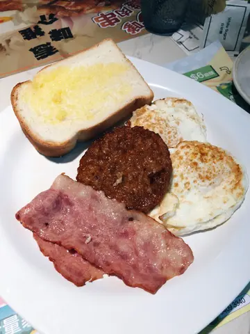 煎蛋併煙肉及豬柳漢堡