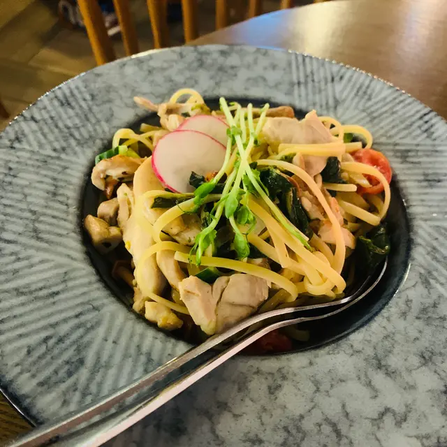 烤雞菠菜白酒汁扁意粉