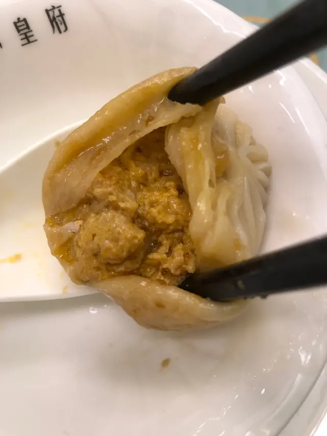 生拆蟹粉小籠包