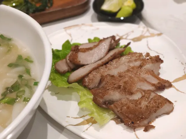 樂越豬頸肉湯粉 
