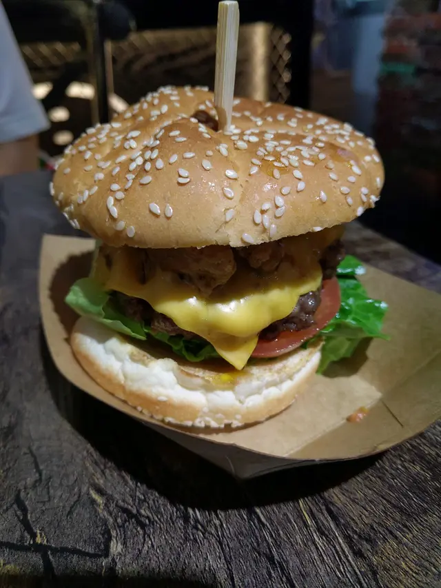 芝士鵝肝手打牛肉漢堡