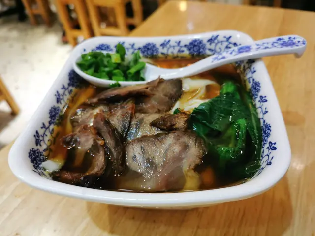 豬軟骨刀削麵