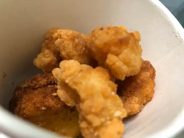 雞粒粉唔厚、蝦餅無雪味  唔錯既小食，搵唔到缺點。張相係我撈埋再分開左2兜先影