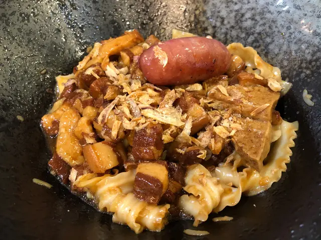 滷肉台灣腸乾拌麵