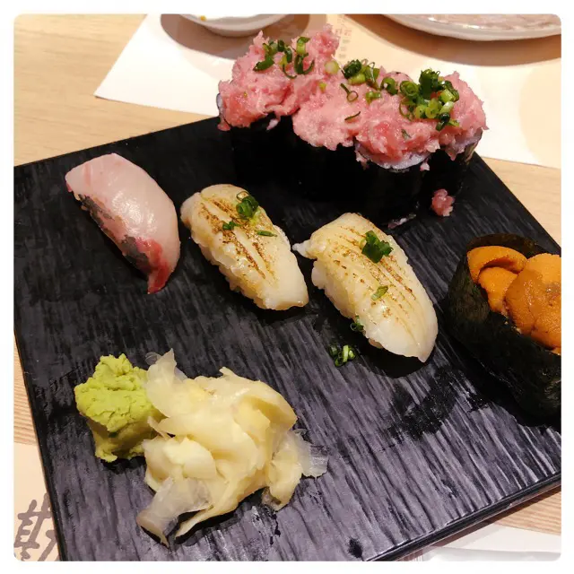海膽夠多，蔥吞拿魚濃厚鮮甜