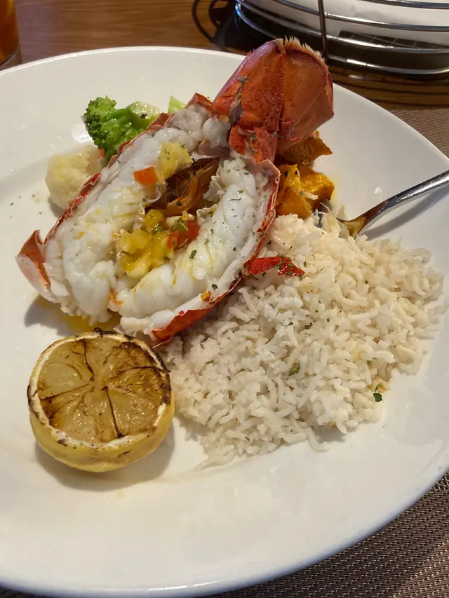 焗龍蝦尾配椰子薑飯