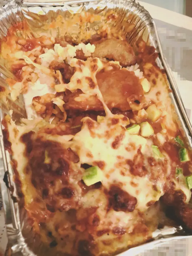 豬扒稔,而且唔係成pet炸漿。用珍珠米,無得輸。龍蝦茄汁,主要是蕃茄味,酸中帶少少罐裝龍蝦湯味。整體好吃過其他連鎖快餐