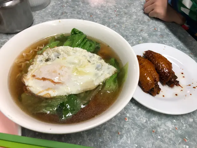 雞翼蛋麵