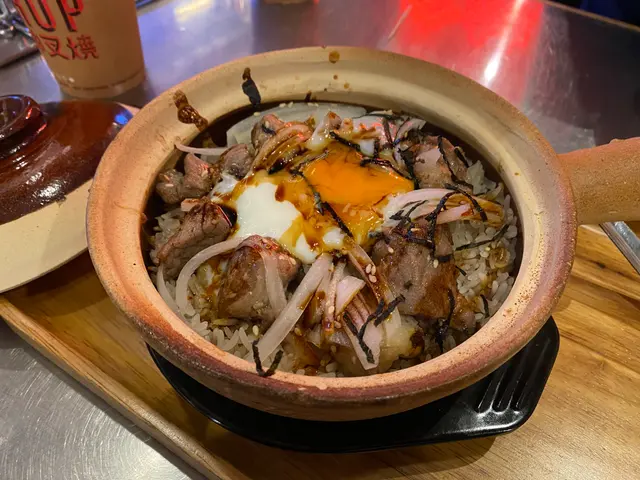 日本肥牛窩蛋煲仔飯