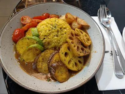 日式烤野菜咖喱配椰菜花飯