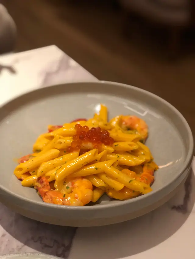 三文魚籽車打芝士汁鳳尾蝦長通粉