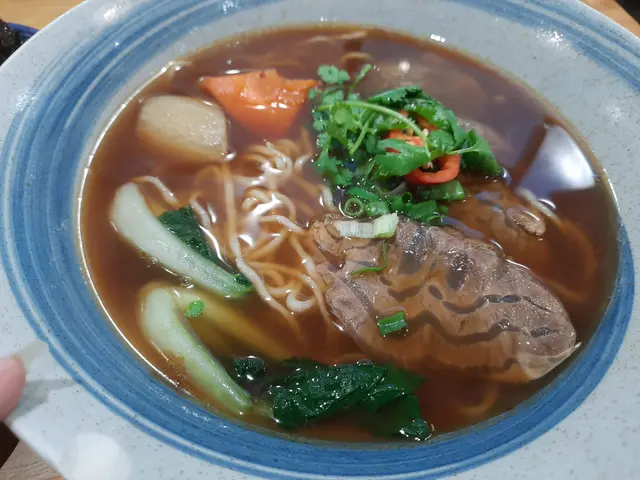 麻辣紅燒腱心牛肉麵