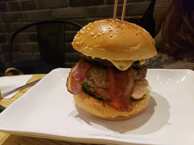 黑松露芝士大烤菇煙肉牛肉漢堡