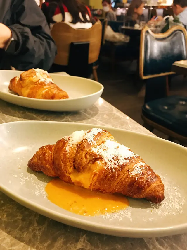 冬蔭龍蝦湯流心牛角包