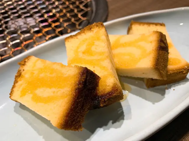 為蜂蜜蛋糕,口感鬆軟,帶着淡淡蜂蜜香氣~