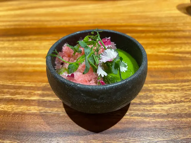 Hong Kong  pea ,  elderflower  and  radish