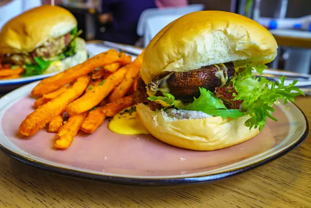 黑松露蘑菇漢堡包