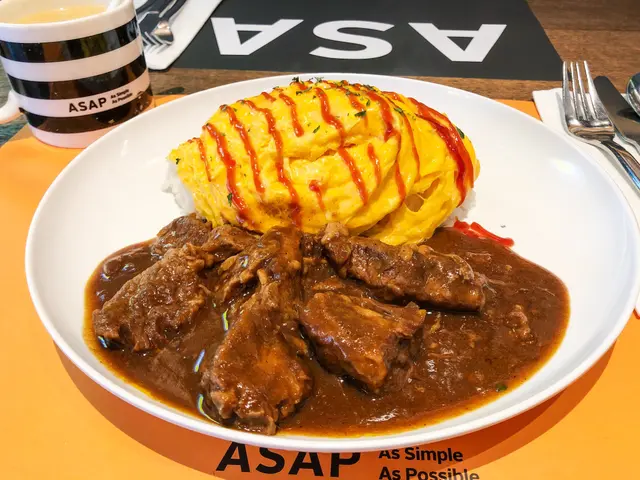 特濃咖哩牛肋肉滑蛋蓋飯