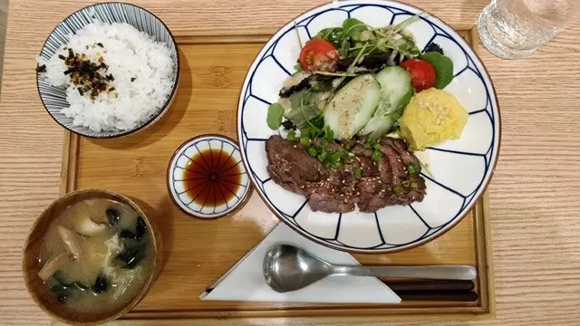 慢煮封門牛柳定食 