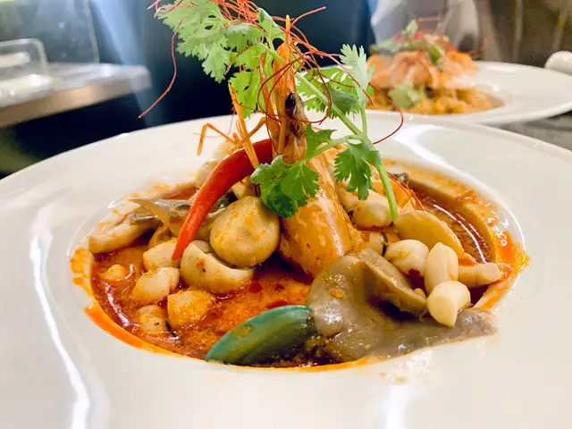 冬蔭龍蝦汁繪海鮮