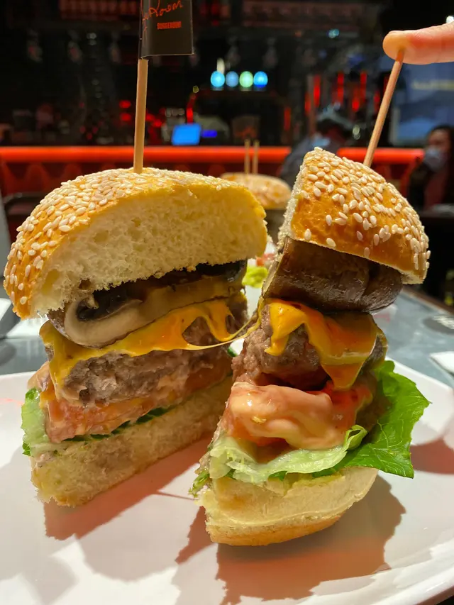 大烤菇芝士牛肉漢堡