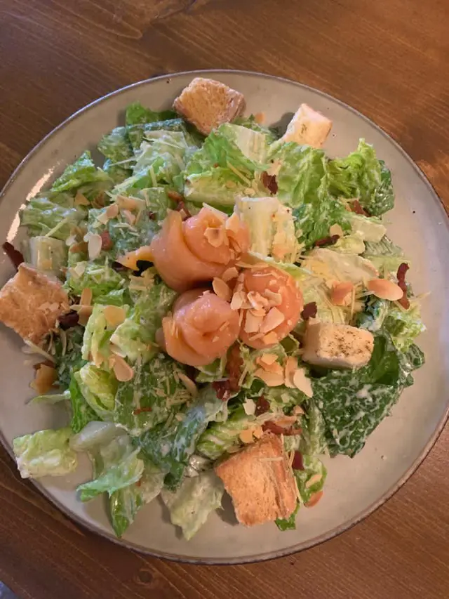 煙三文魚凱撒沙律