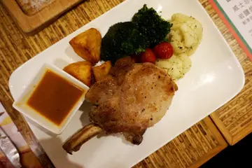 香草芥末烤黑毛猪鞍