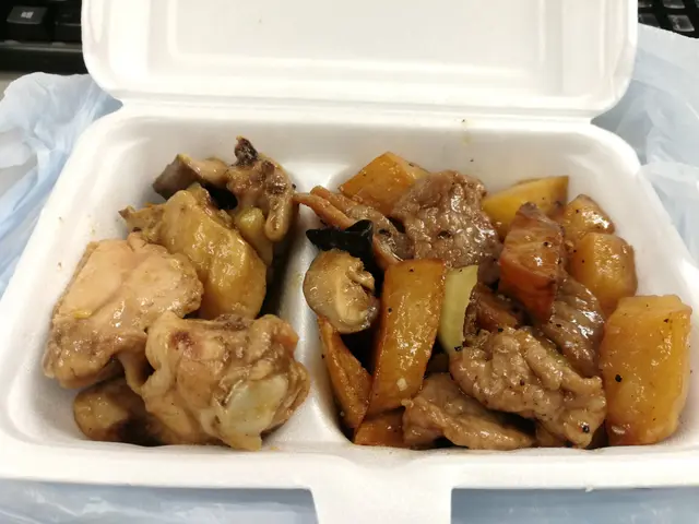 北菇雲耳雞&薯仔燒汁牛肉