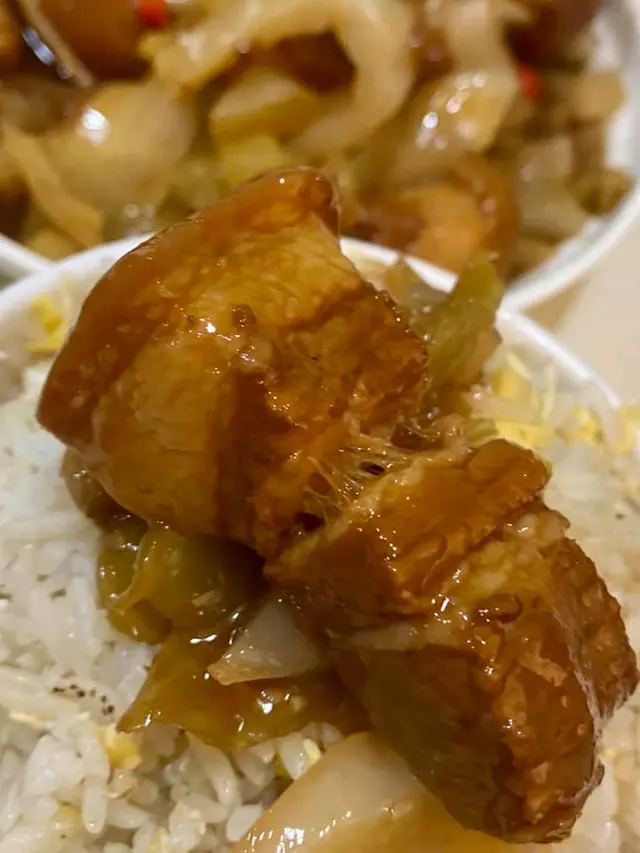 客家酸菜炆豬肉配炒飯