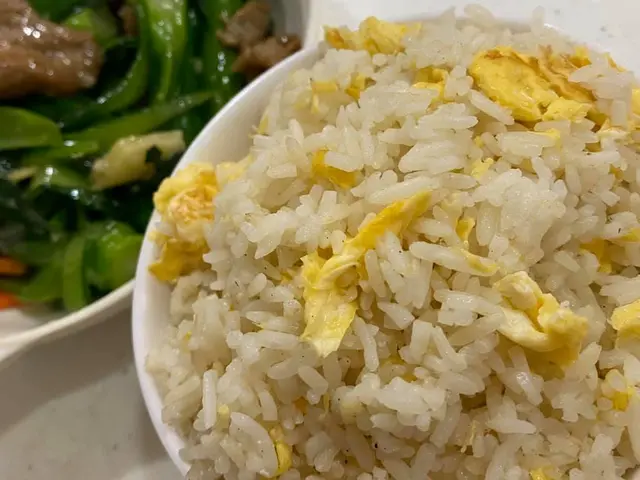 菜芯炒牛肉配炒飯