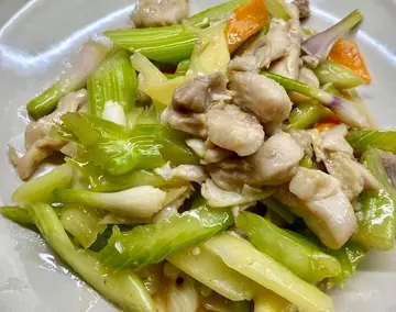 西芹炒雞柳