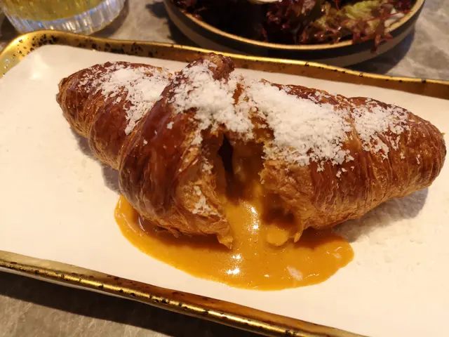 冬陰龍蝦湯流心牛角包