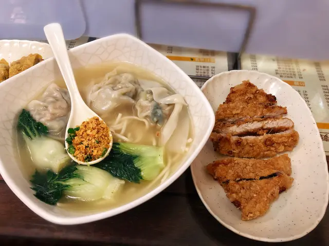 菜膽雲吞排骨麵