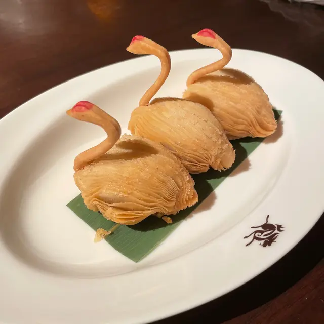 造型可愛，口感鬆脆，略嫌熱度不足