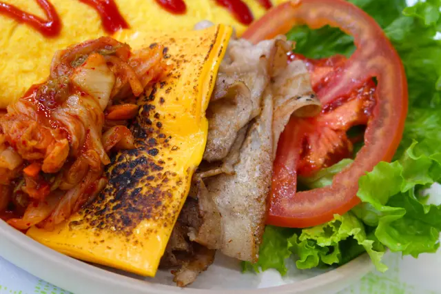 泡菜黑毛豬蛋包飯