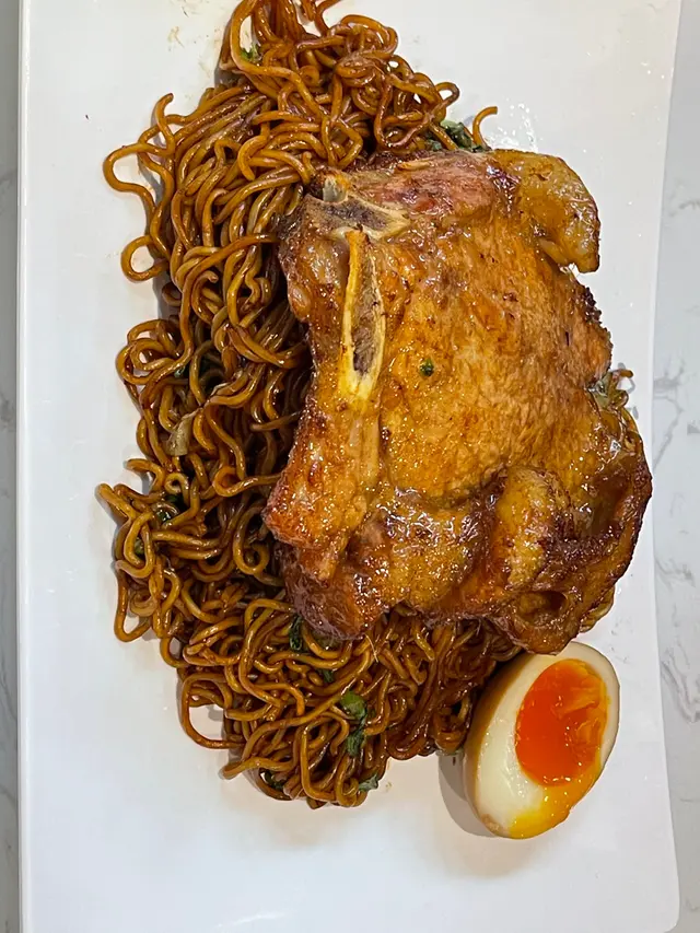 鐵板豬扒炒出前一丁