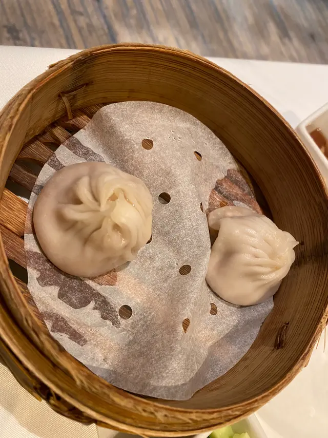 感覺普普通通，但係佢都算皮薄，而且裏面嘅湯汁都好足夠，唔會太鹹或者太淡