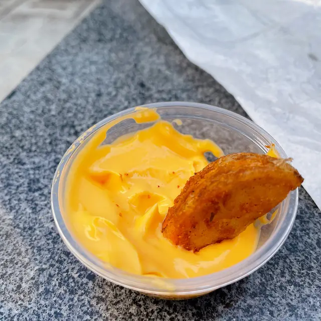 脆薯角配車打芝士醬